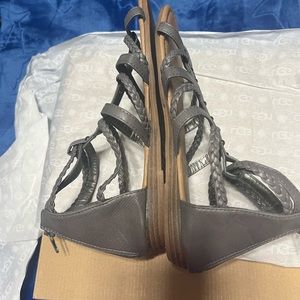 New Ardene Size 10 Ardene comfort foam gladiator flat sandal Gray. Never worn